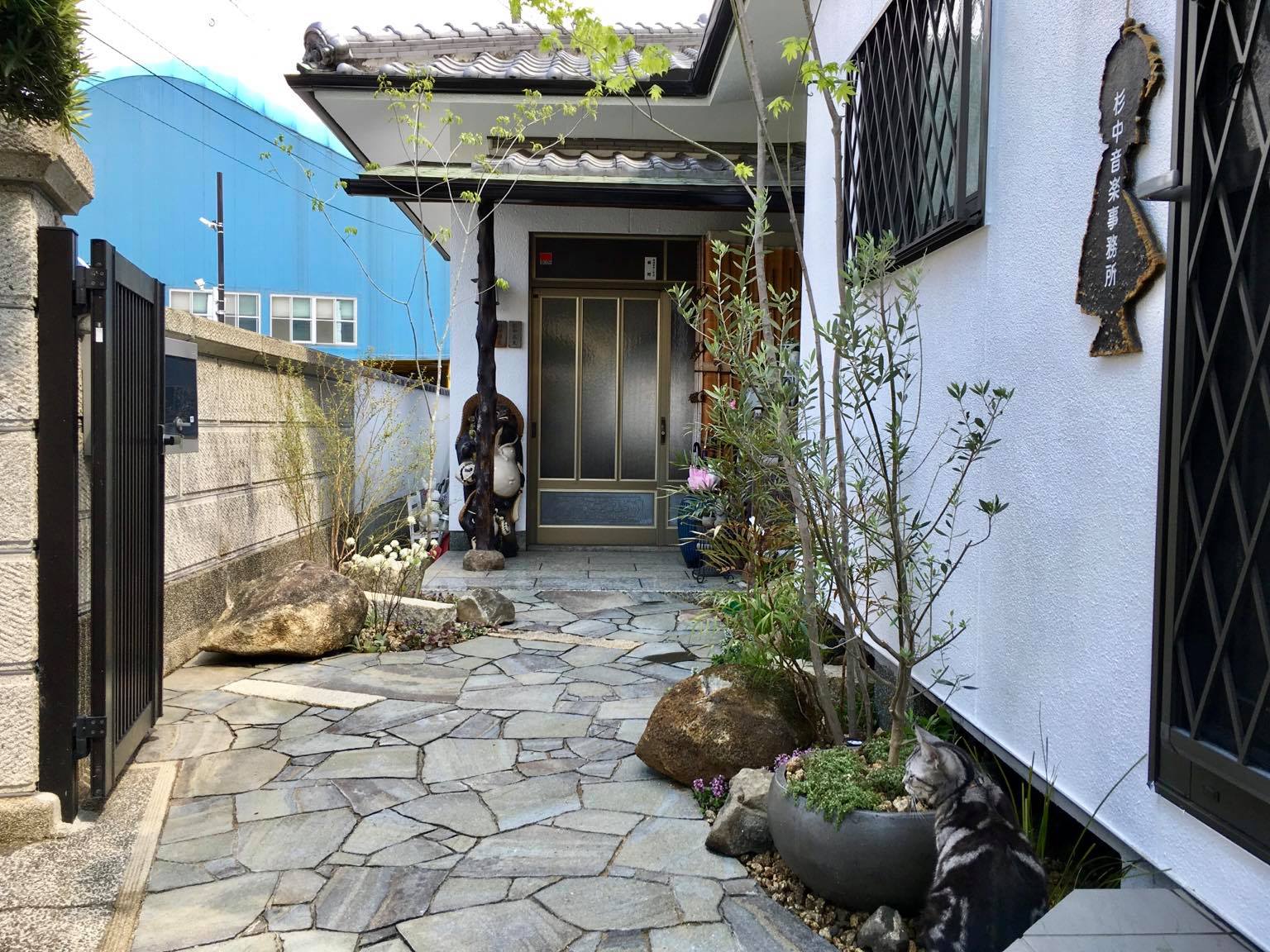 ����E�s�A�m�����̒�